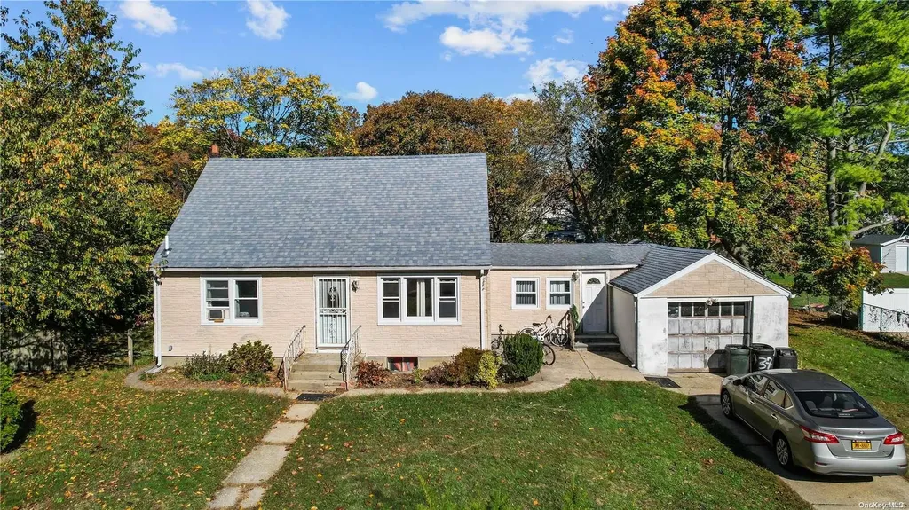 37 Connecticut Avenue Bay Shore NY 11706