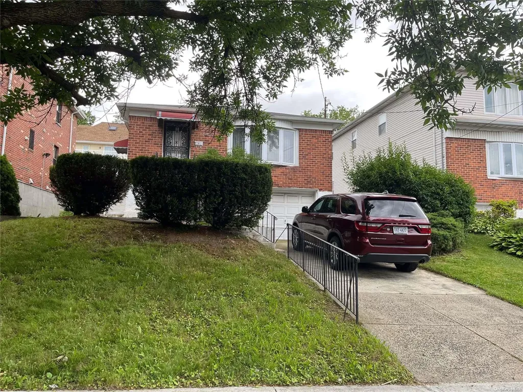 10922 Ditmars Boulevard East Elmhurst NY 11369