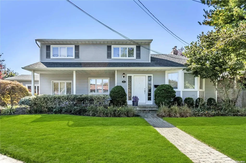 42 Manetto Hill Road Plainview NY 11803