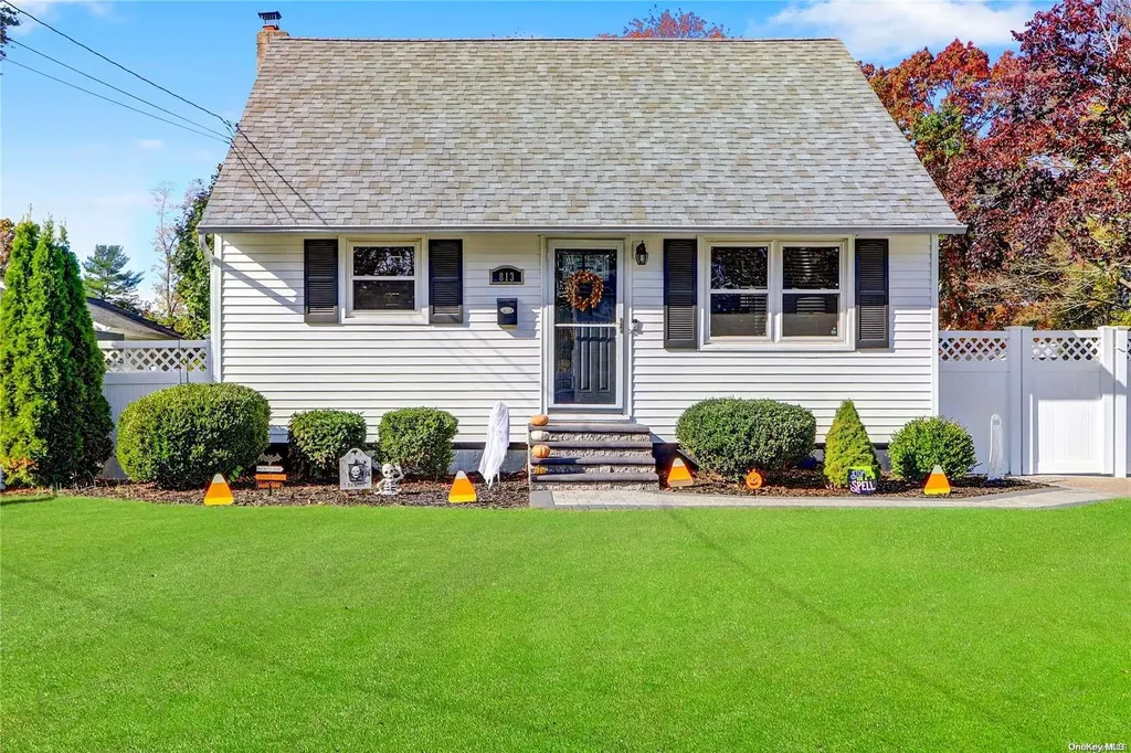 813 Southside Avenue West Islip NY 11795