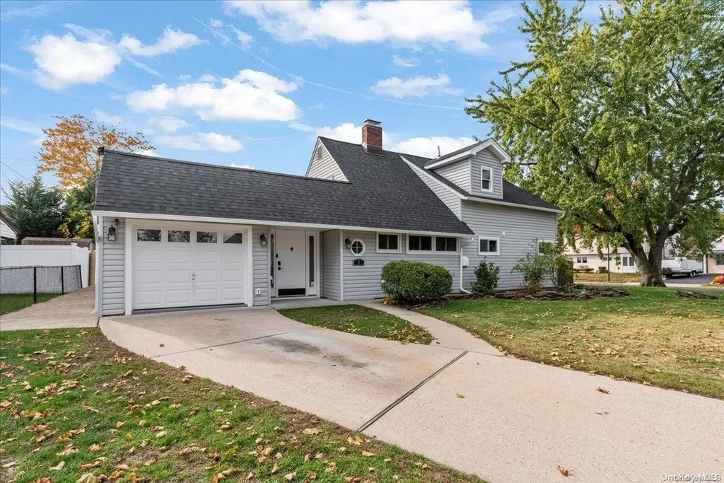 2 Wander Lane Wantagh NY 11793