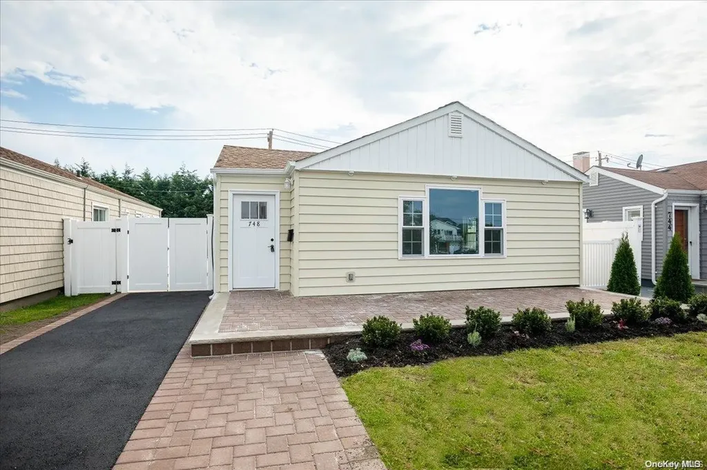 748 E Park Avenue Long Beach NY 11561
