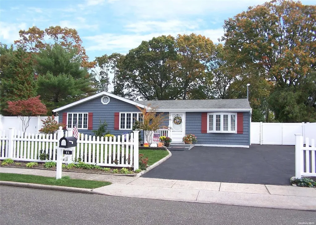 21 Riviera Drive Selden NY 11784