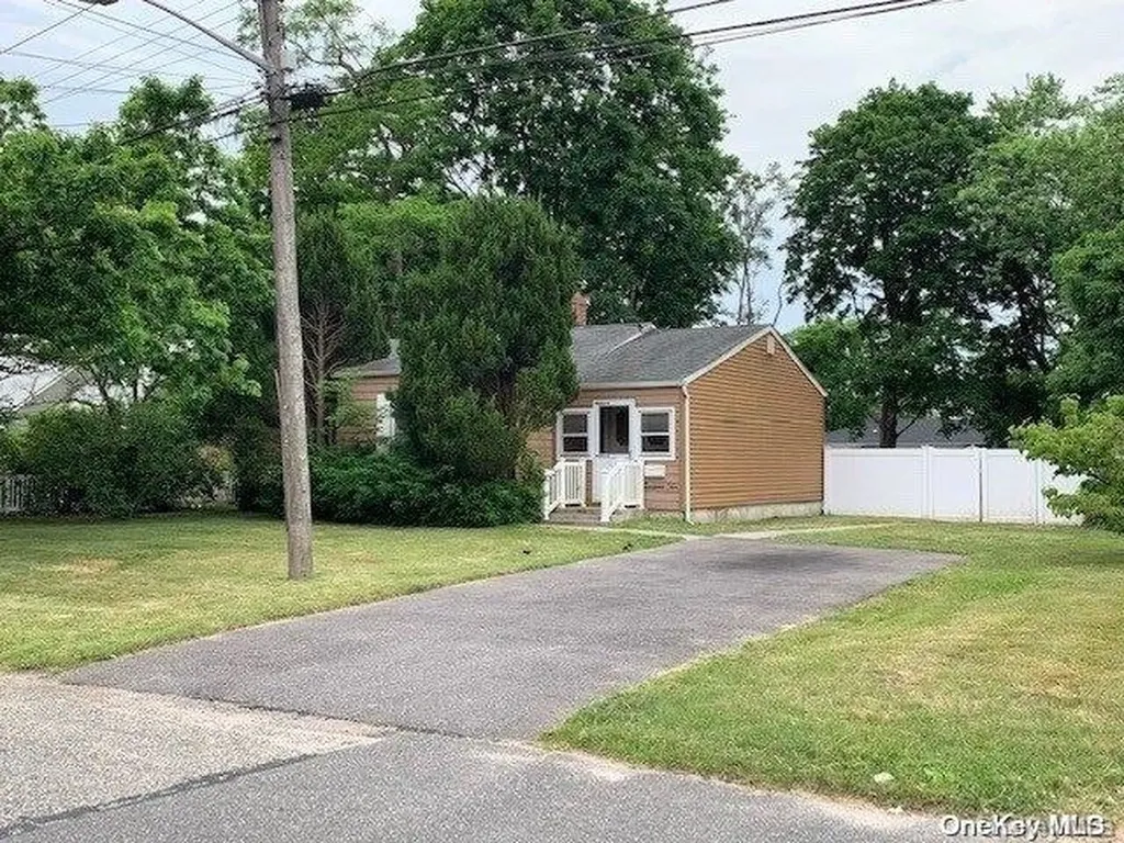 1410 N Windsor Avenue Bay Shore NY 11706