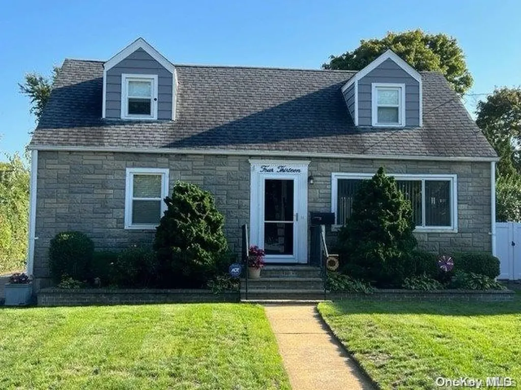 413 Southside Avenue Freeport NY 11520