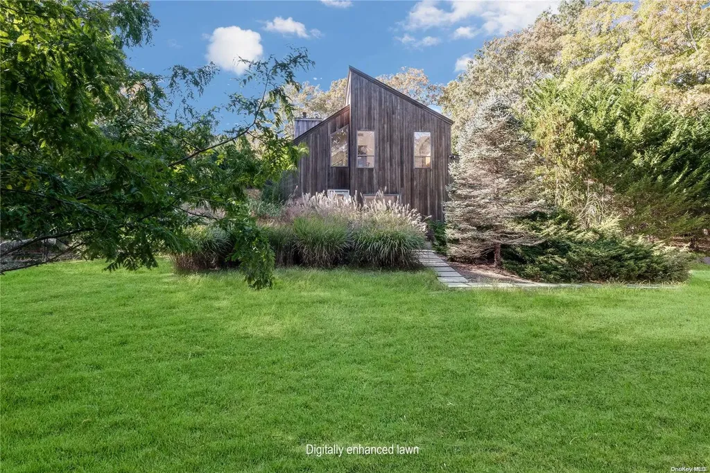 8 Clamshell Avenue East Hampton NY 11937