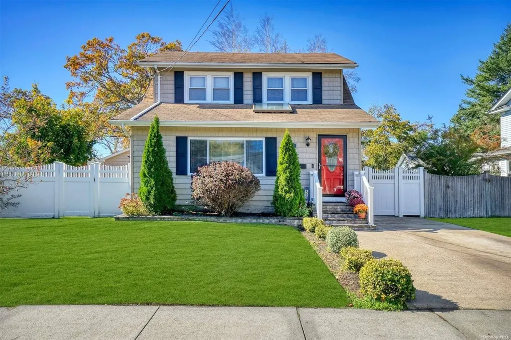 40 Grenville Avenue Patchogue NY 11772