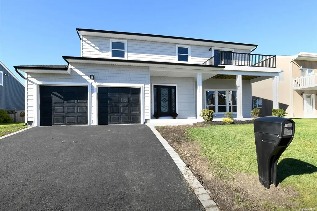 865 Anthony Drive Lindenhurst NY 11757
