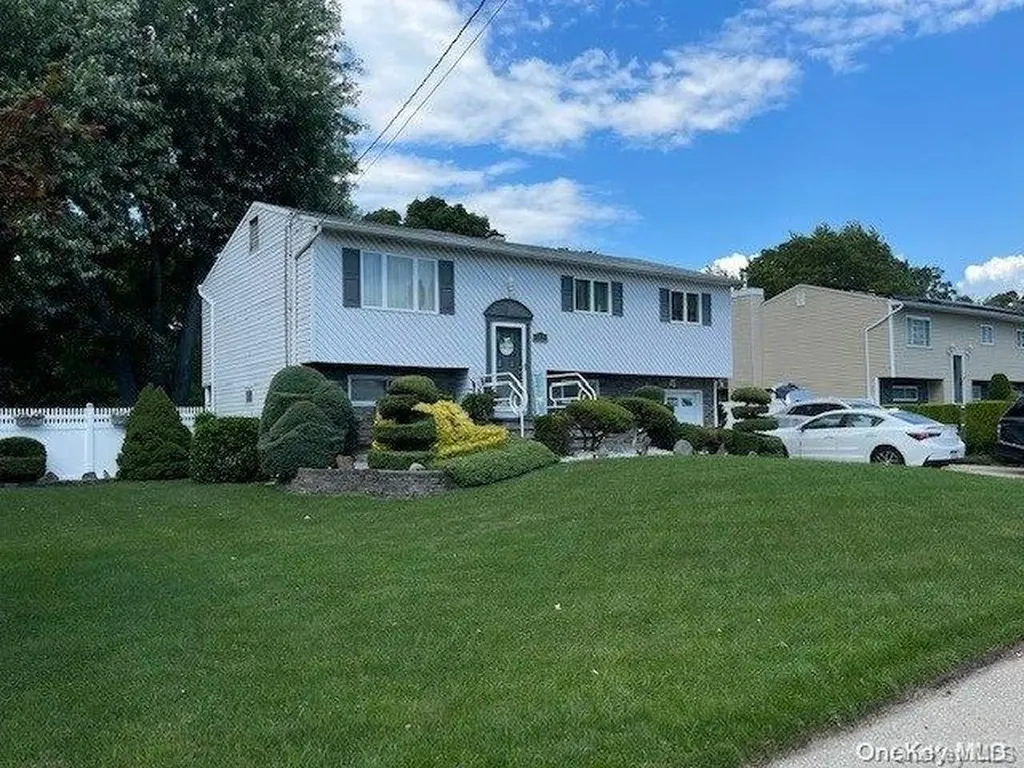 515 Hawkins Road Selden NY 11784