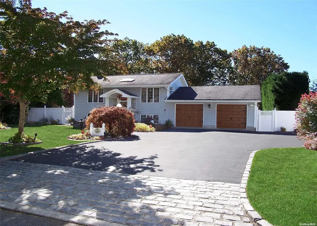 54 Dillmont Drive Smithtown NY 11787