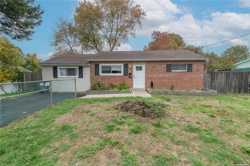 25 Willow Street Central Islip NY 11722