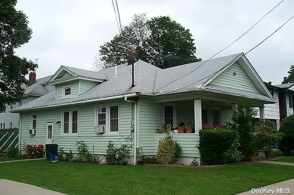 24 Hudson Place Hempstead NY 11550