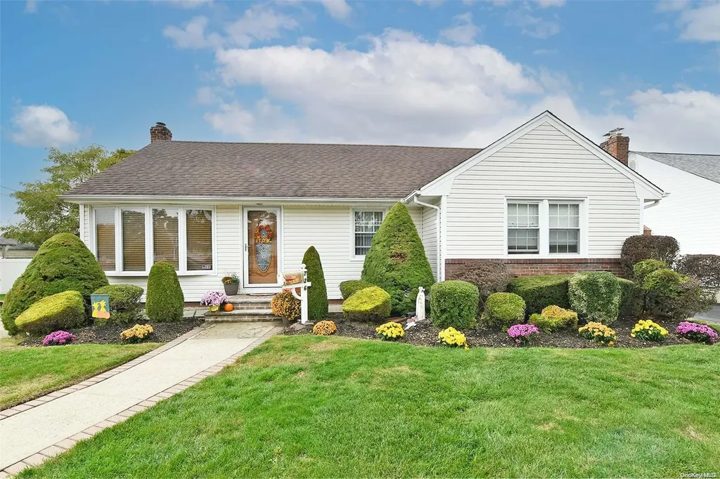 726 Francis Drive Wantagh NY 11793