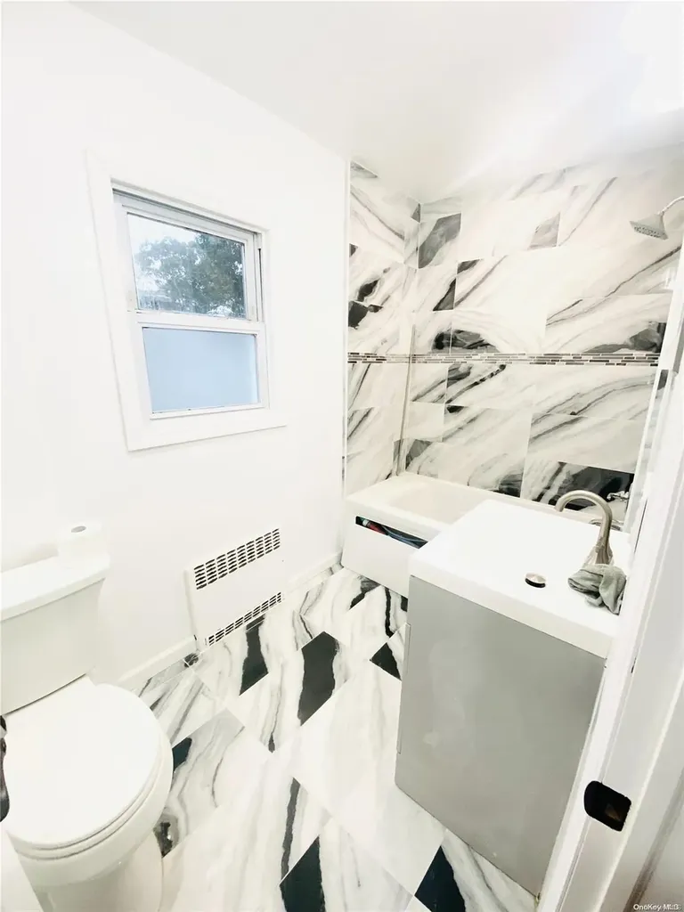 98 Craig Avenue Freeport NY 11520