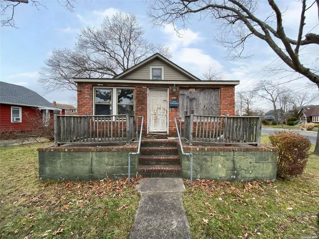 85 Laurel Street Patchogue NY 11772