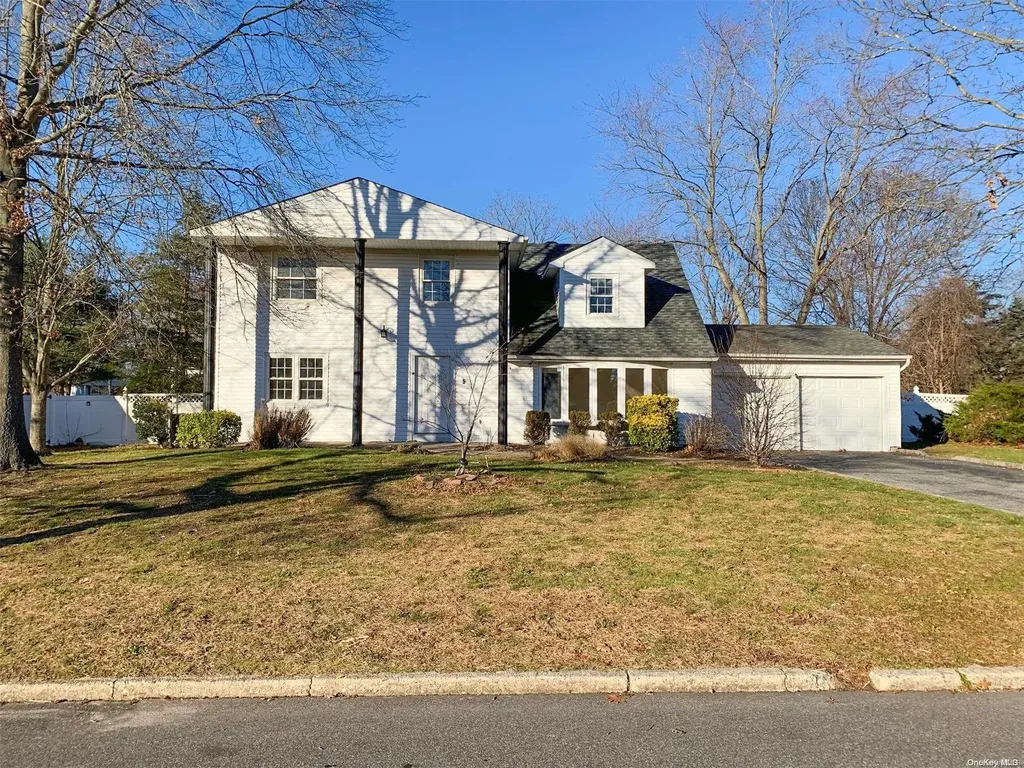 5 Duck Hill Road Coram NY 11727