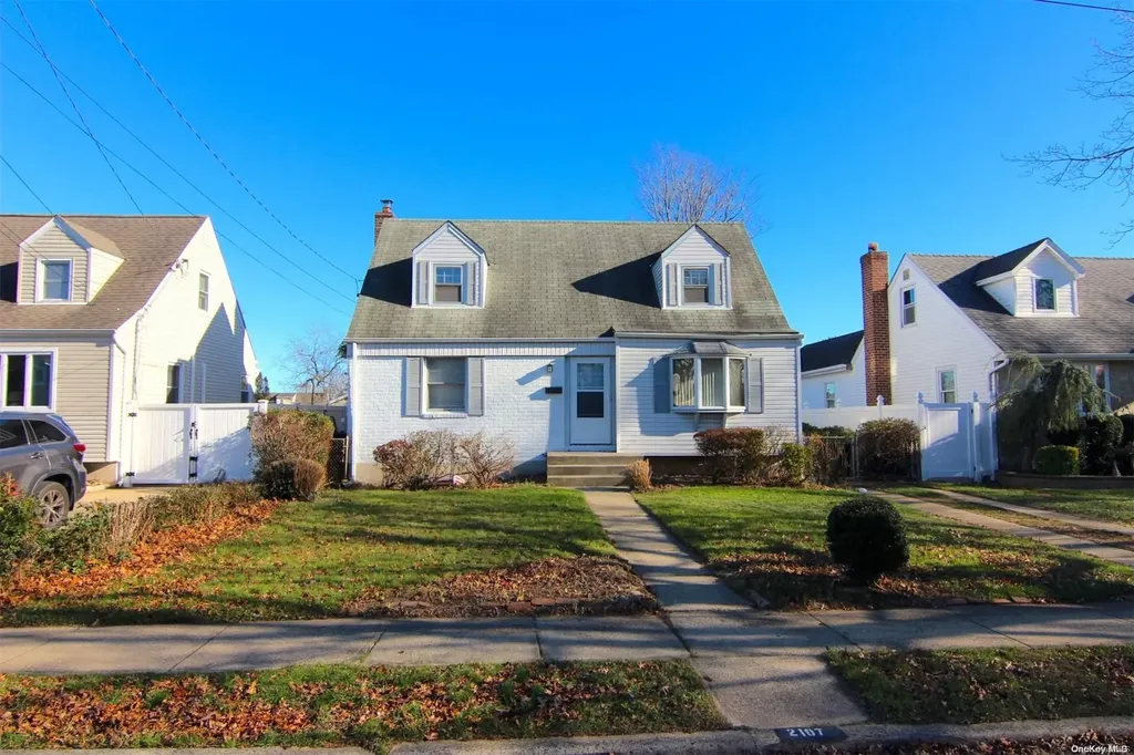 2107 Spruce Street Wantagh NY 11793