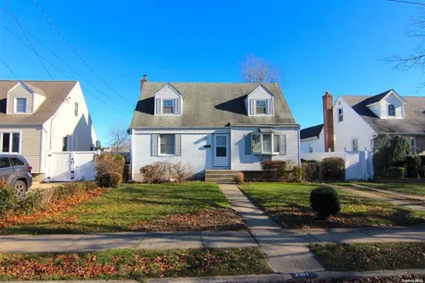 2107 Spruce Street Wantagh NY 11793