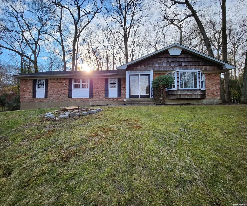 26 Cornwallis Road East Setauket NY 11733