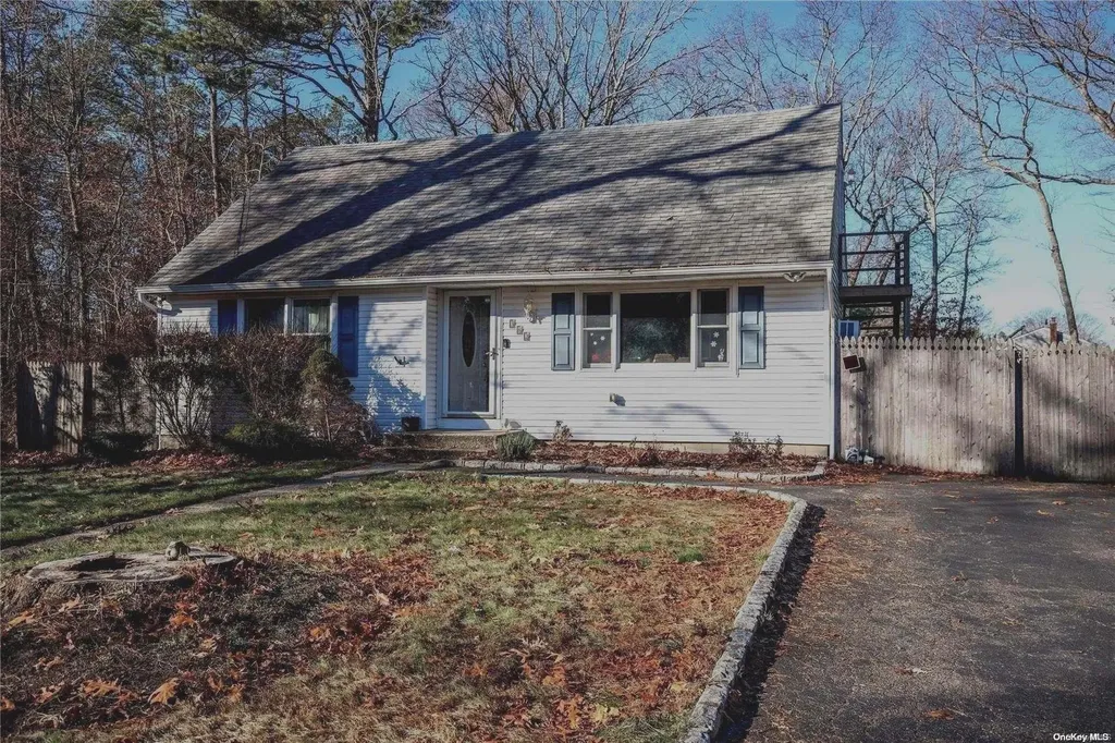 382 Randall Road Ridge NY 11961