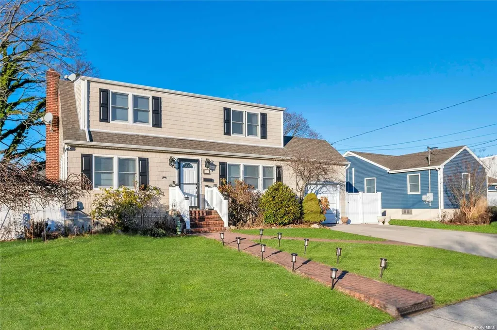 851 Brook Street West Babylon NY 11704