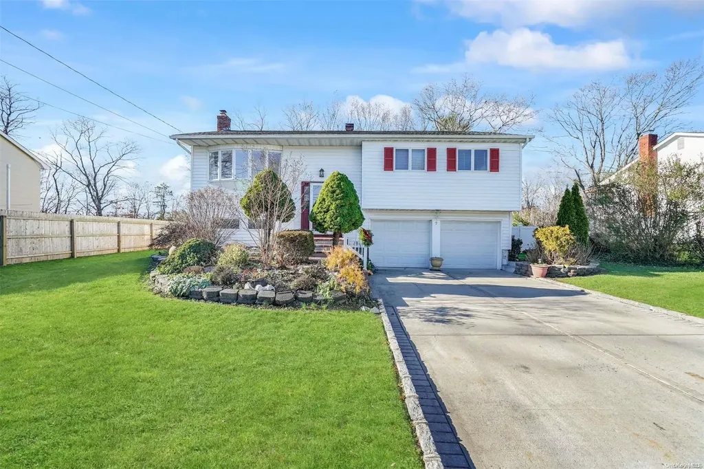 7 Rocket Drive Islip Terrace NY 11752