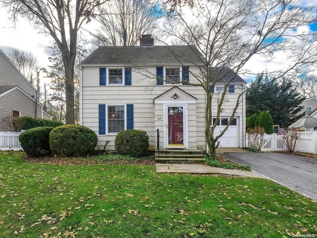 5 Mill Road Glen Head NY 11545