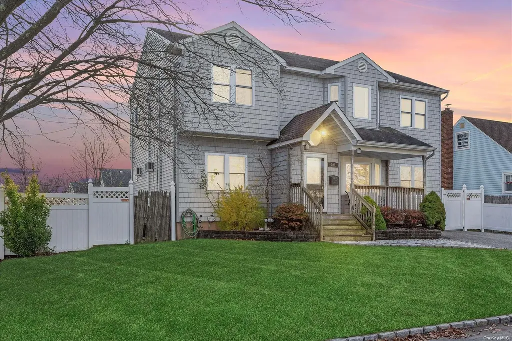 203 29th Street Lindenhurst NY 11757