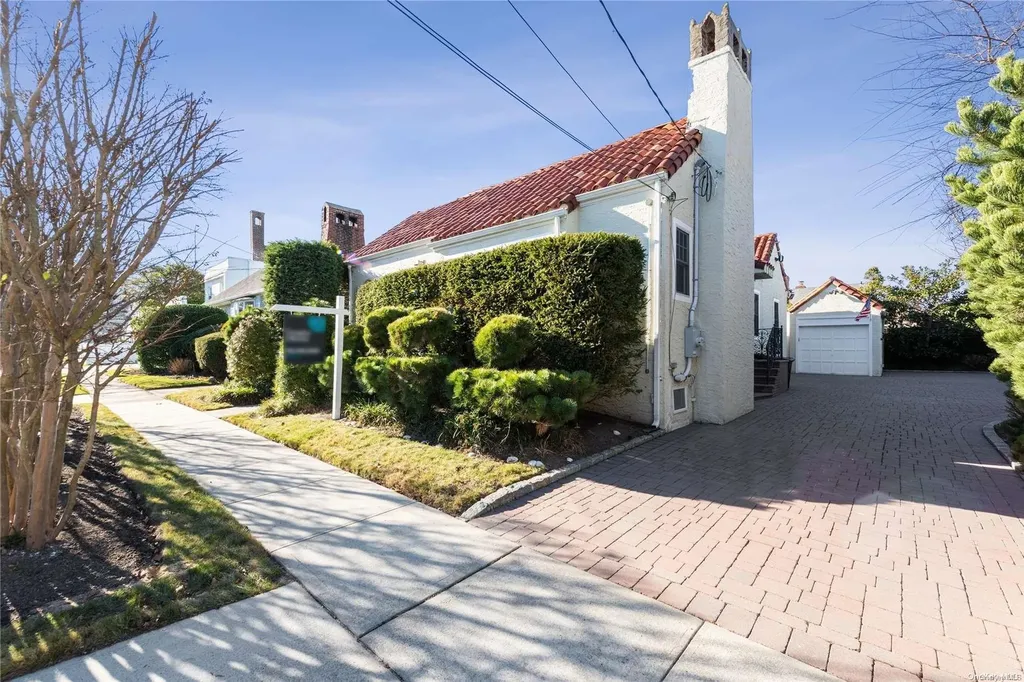 63 Cayuga Avenue Atlantic Beach NY 11509