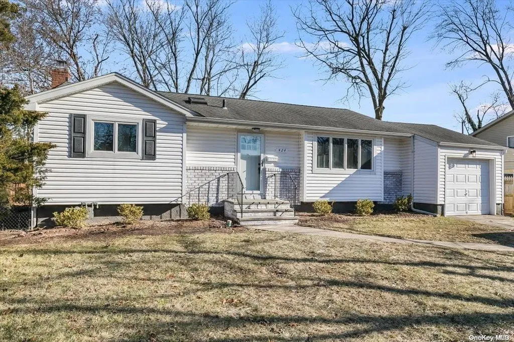 424 Commack Road Commack NY 11725