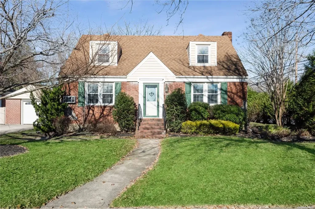149 Utterby Road Malverne NY 11565