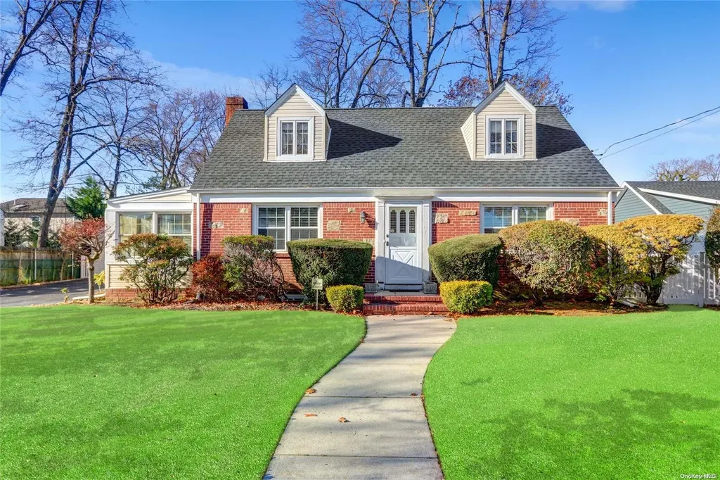 2596 Foxdale Avenue Oceanside NY 11572