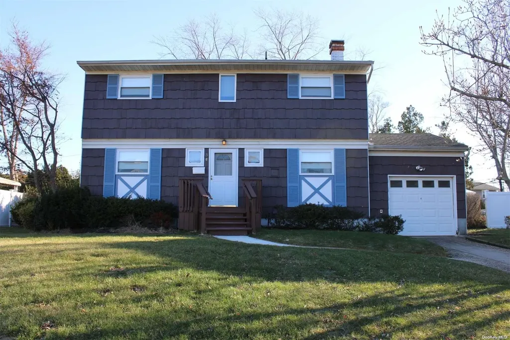 38 Kent Lane Centereach NY 11720