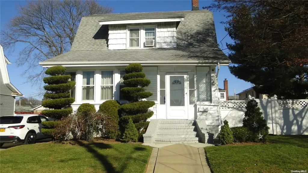 19 E Argyle Street Valley Stream NY 11580