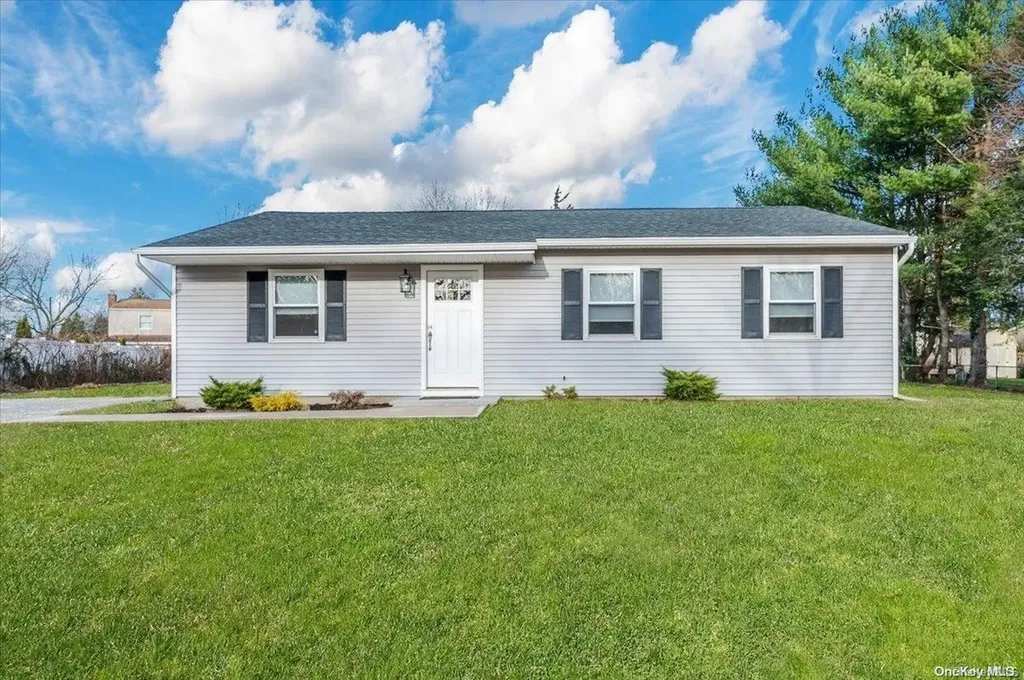139 Pine Road Coram NY 11727