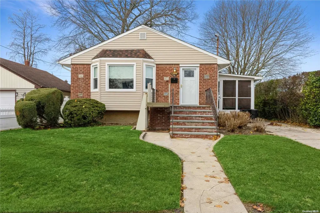68 Bayview Avenue Valley Stream NY 11581