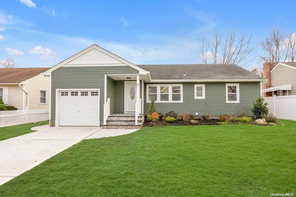 11 Crestline Avenue Bethpage NY 11714