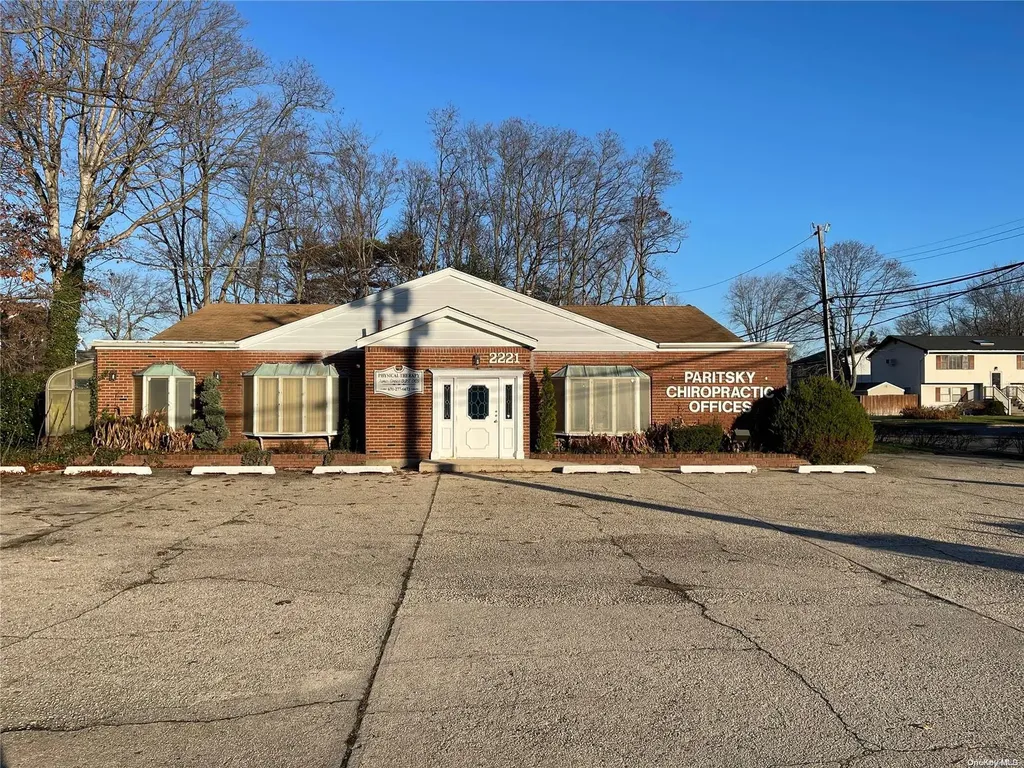 2221 Sunrise Highway Islip NY 11751