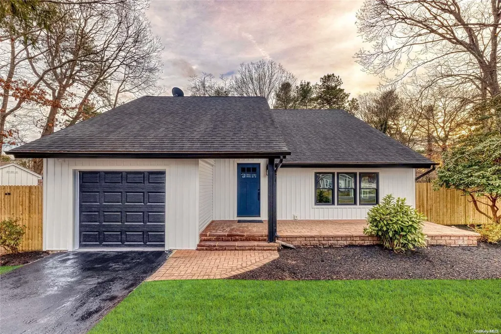 10 Hale Lane Coram NY 11727