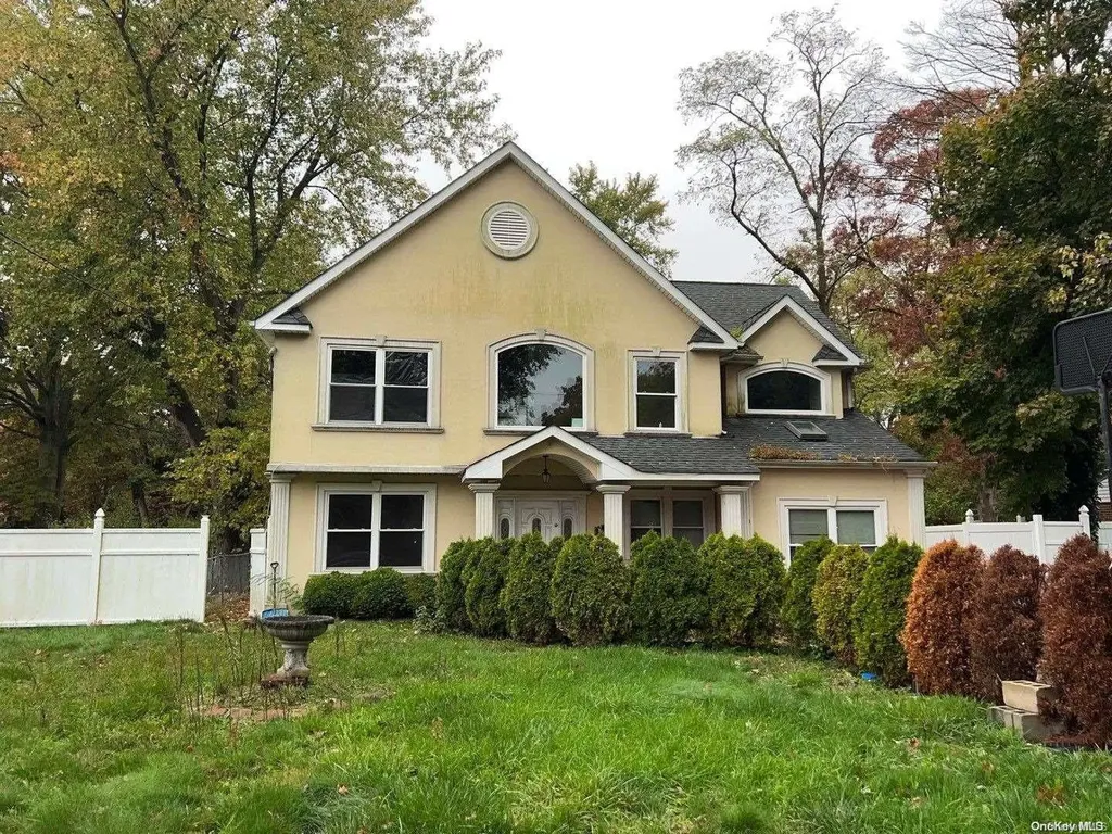 1646 N Gardiner Drive Bay Shore NY 11706