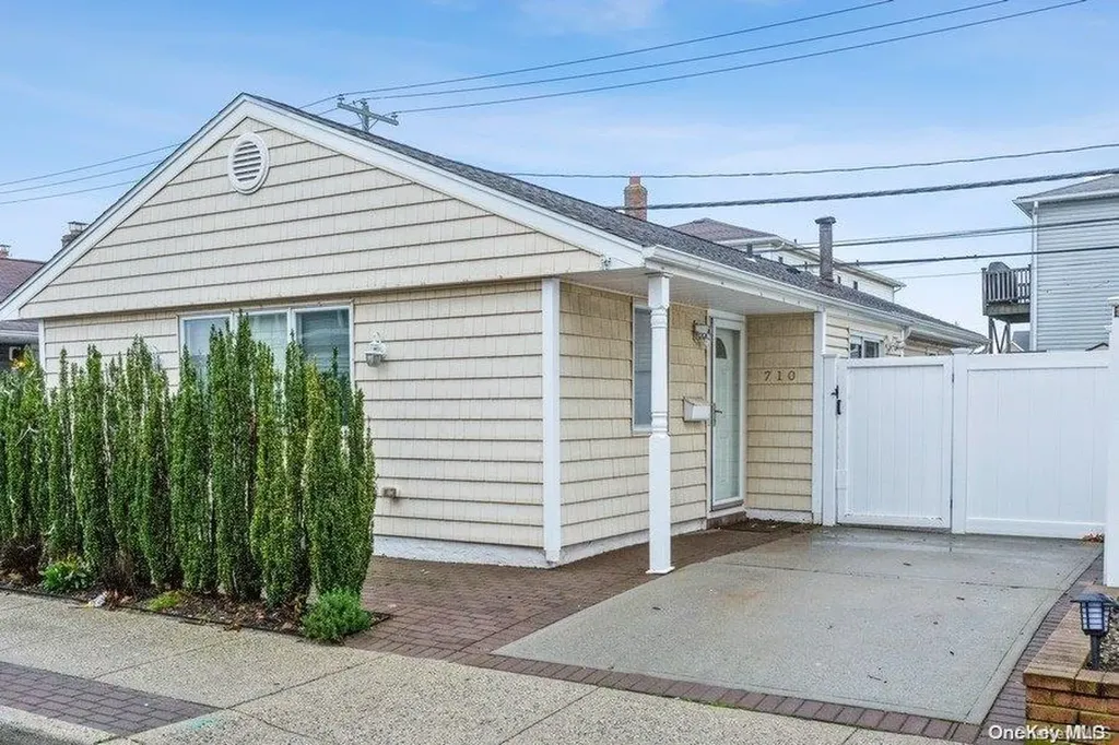 710 E Chester Street Long Beach NY 11561