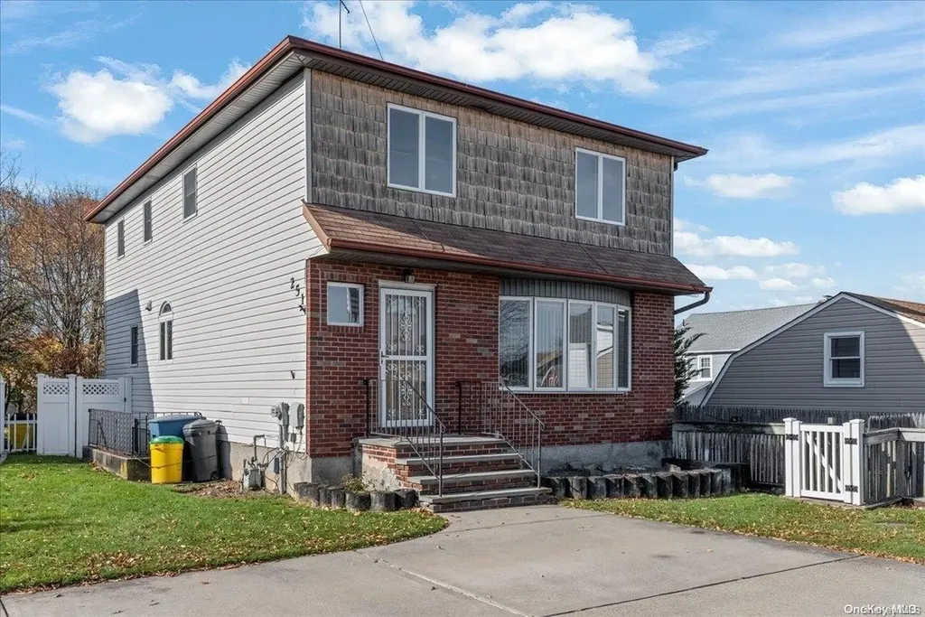 251 Caryl Court Lawrence NY 11559
