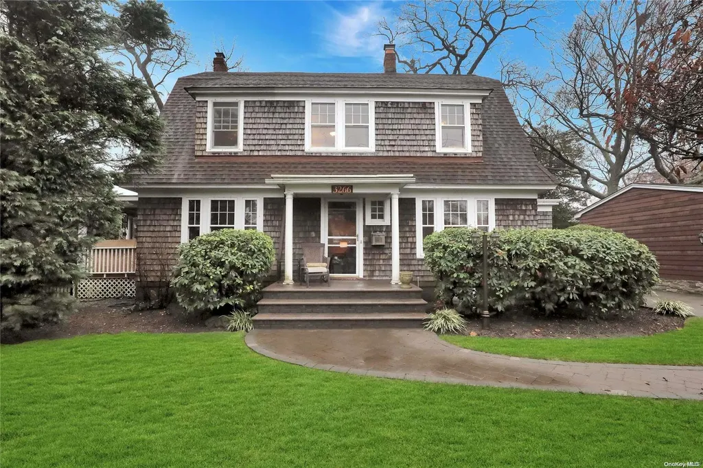 3266 Park Avenue Wantagh NY 11793