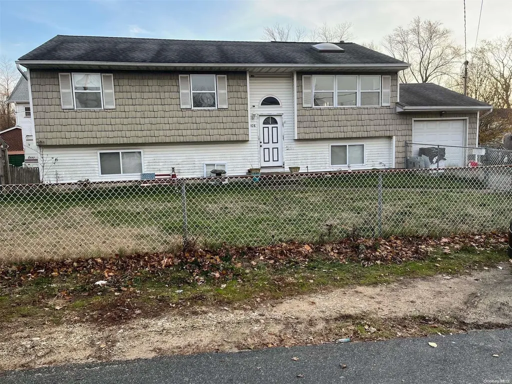 308 Daly Place Copiague NY 11726