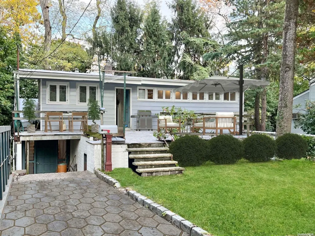 20 W Terrace Road Great Neck NY 11021