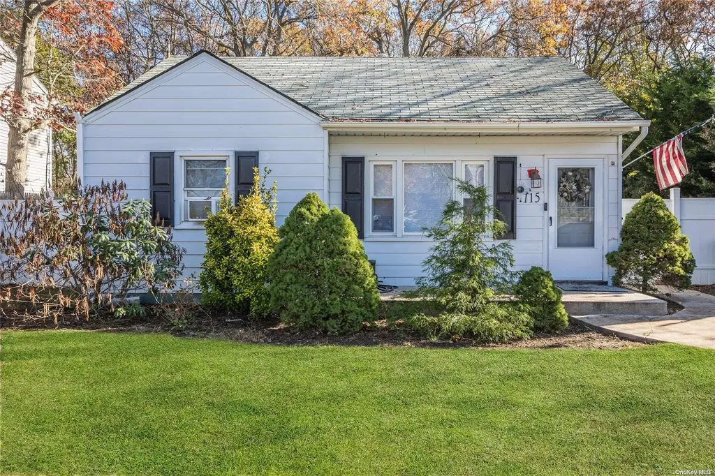 115 Winges Avenue Patchogue NY 11772
