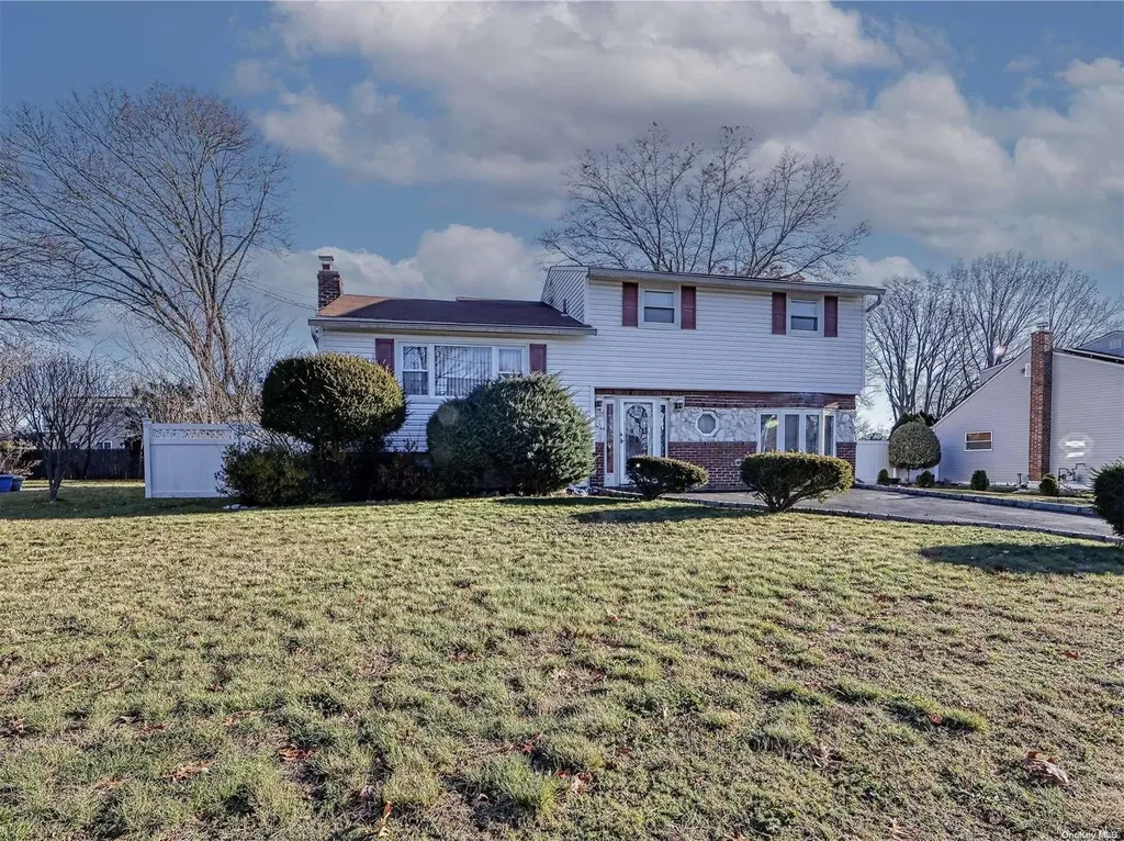 25 Nostrand Avenue Selden NY 11784