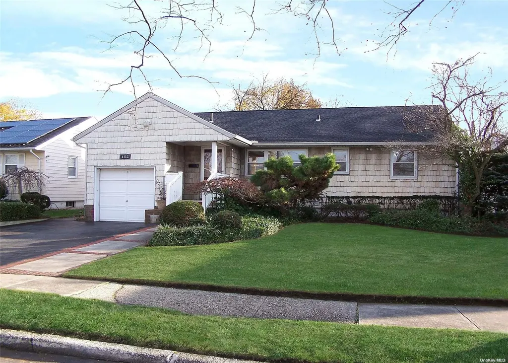 152 Saddle Rock Road Valley Stream NY 11581