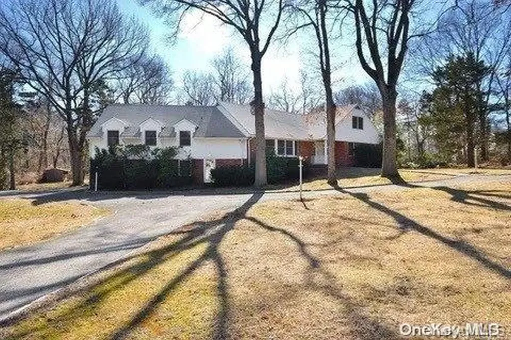 2 Glenby Lane Glen Head NY 11545