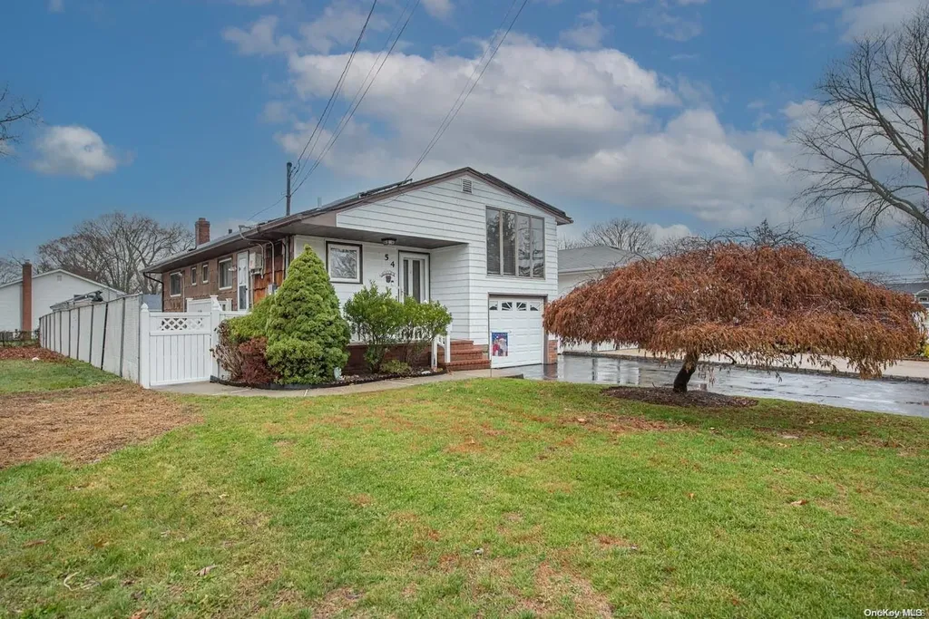 54 Glasgow Avenue Deer Park NY 11729